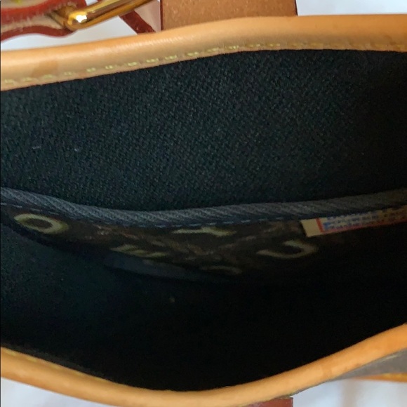 Super cute Dooney and Bourke Crossbody signature - Picture 6 of 8